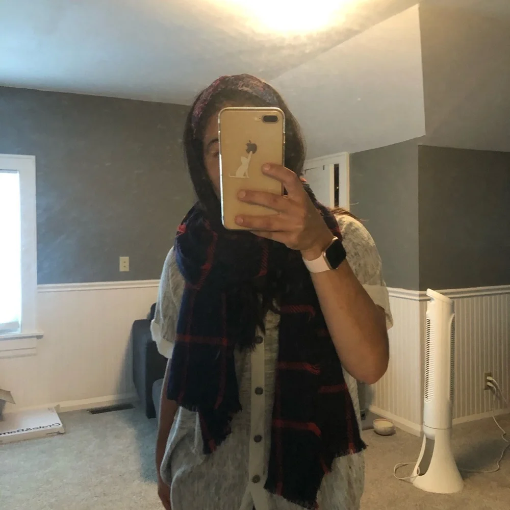 🎀 Navy‎ and Red Scarf